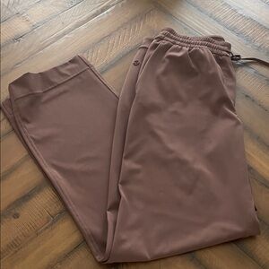 Lululemon Luxtreme Mid-Rise Straight-Leg Trouser